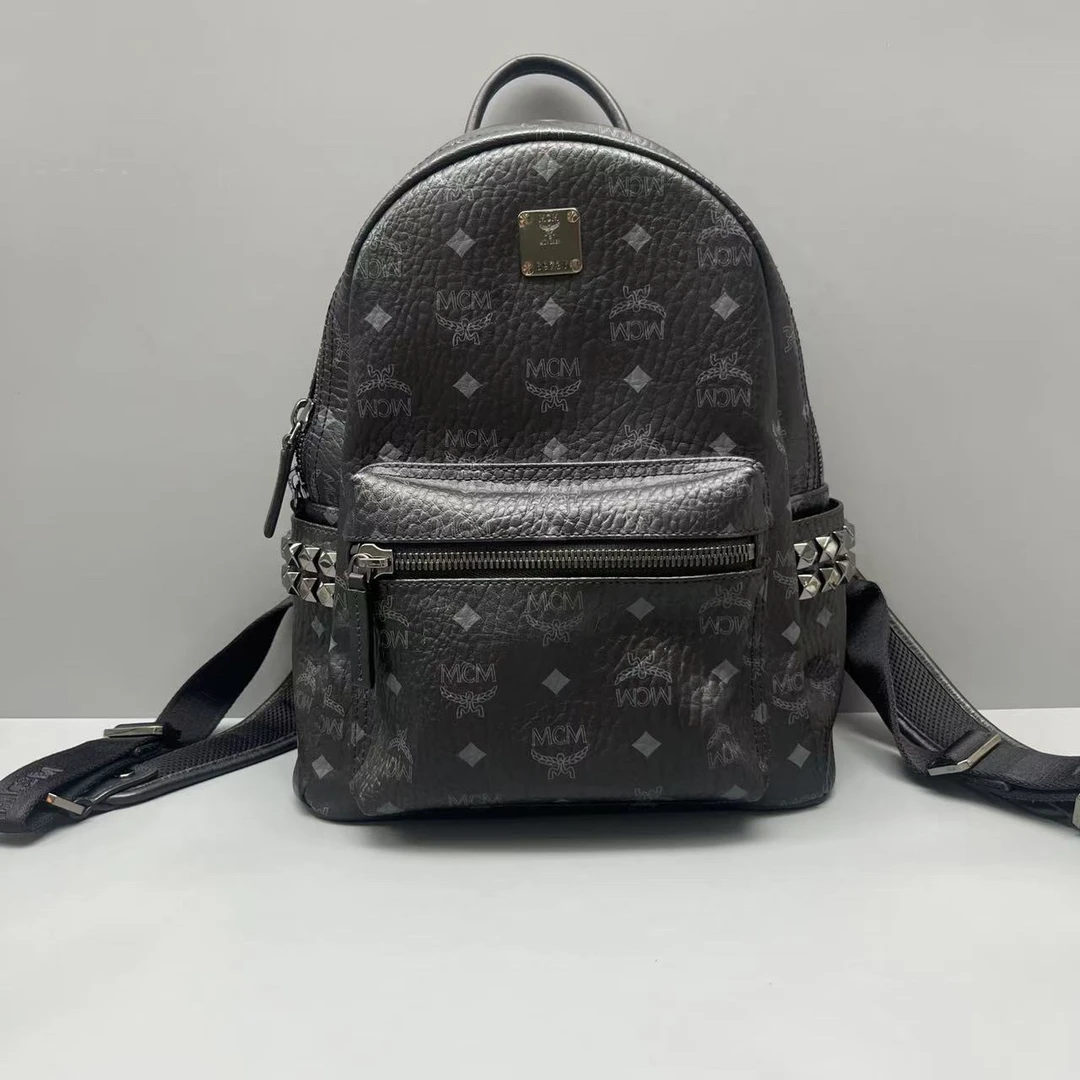 95新 MCM 经典印花铆钉双肩背包 尺寸26*31 SV14165