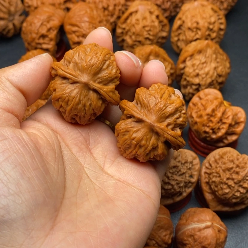 【闪购商品】文玩核桃把件36野狼