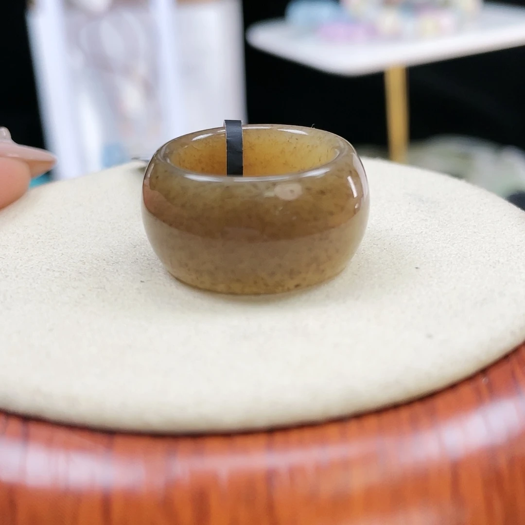 和田玉未镶嵌戒指P5浓糖渐变轮胎17.6不退换