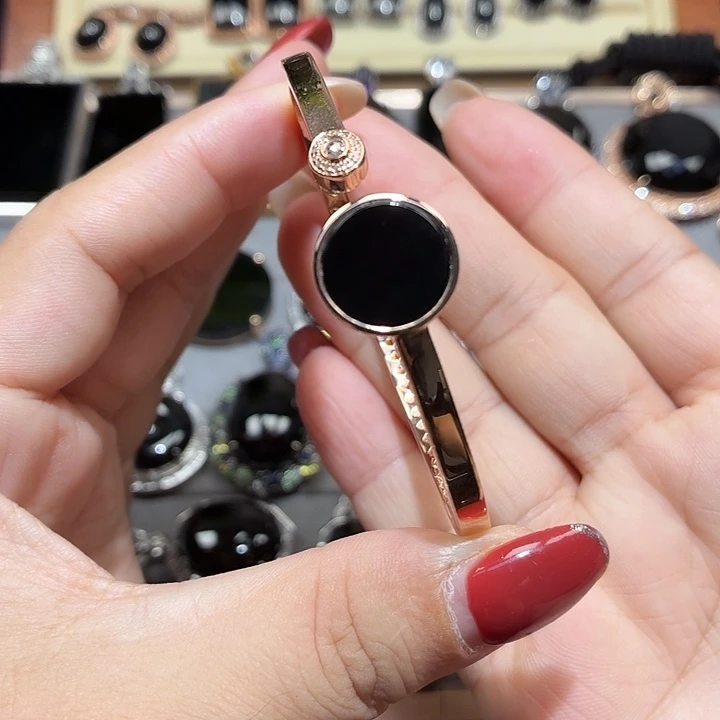 翡翠18K金镶嵌手镯