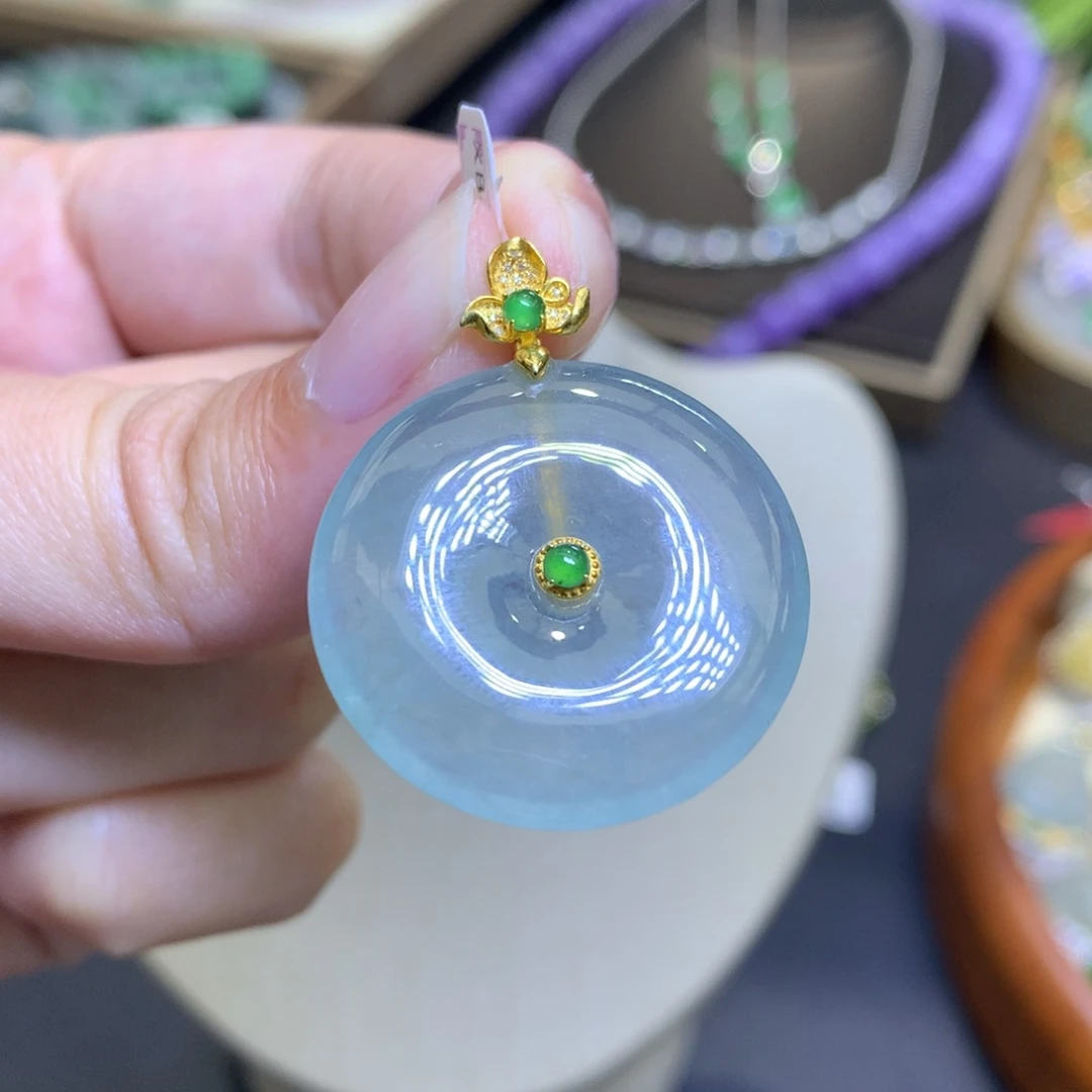 颈饰18K金镶嵌翡翠