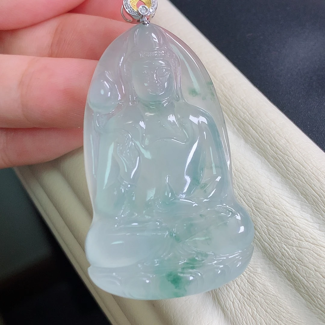 颈饰18K金镶嵌翡翠观音