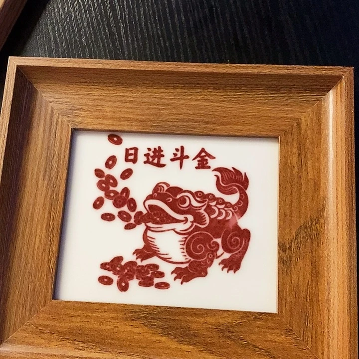 瓷片釉里红瓷般细腻