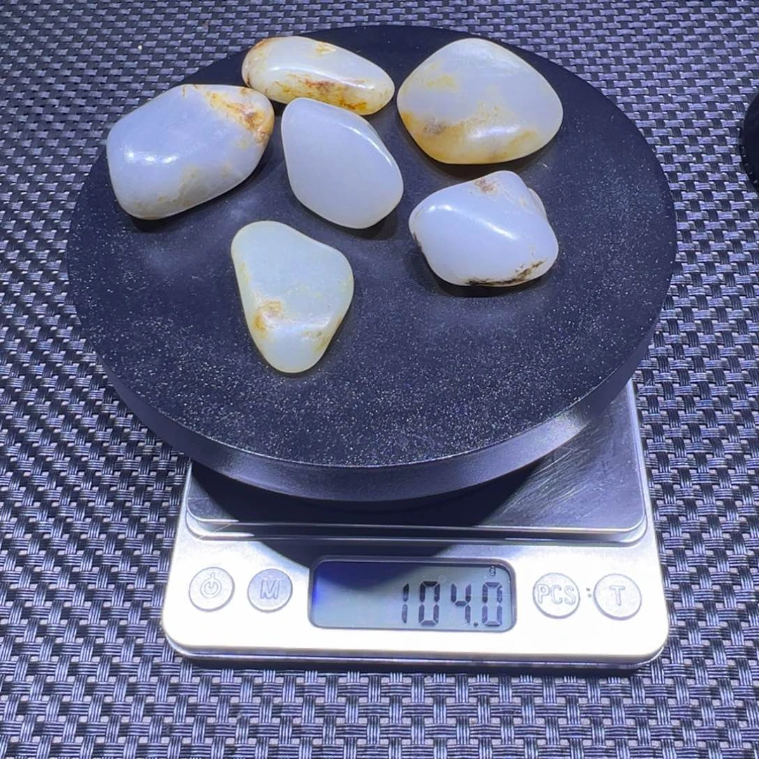 吊坠(不含链)未镶嵌和田玉（子料）104
