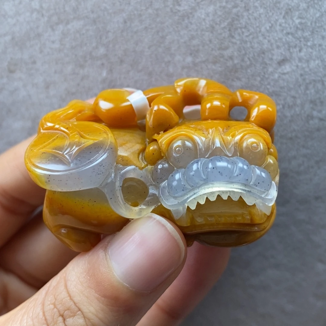 石英质玉（黄龙玉）未镶嵌颈饰
