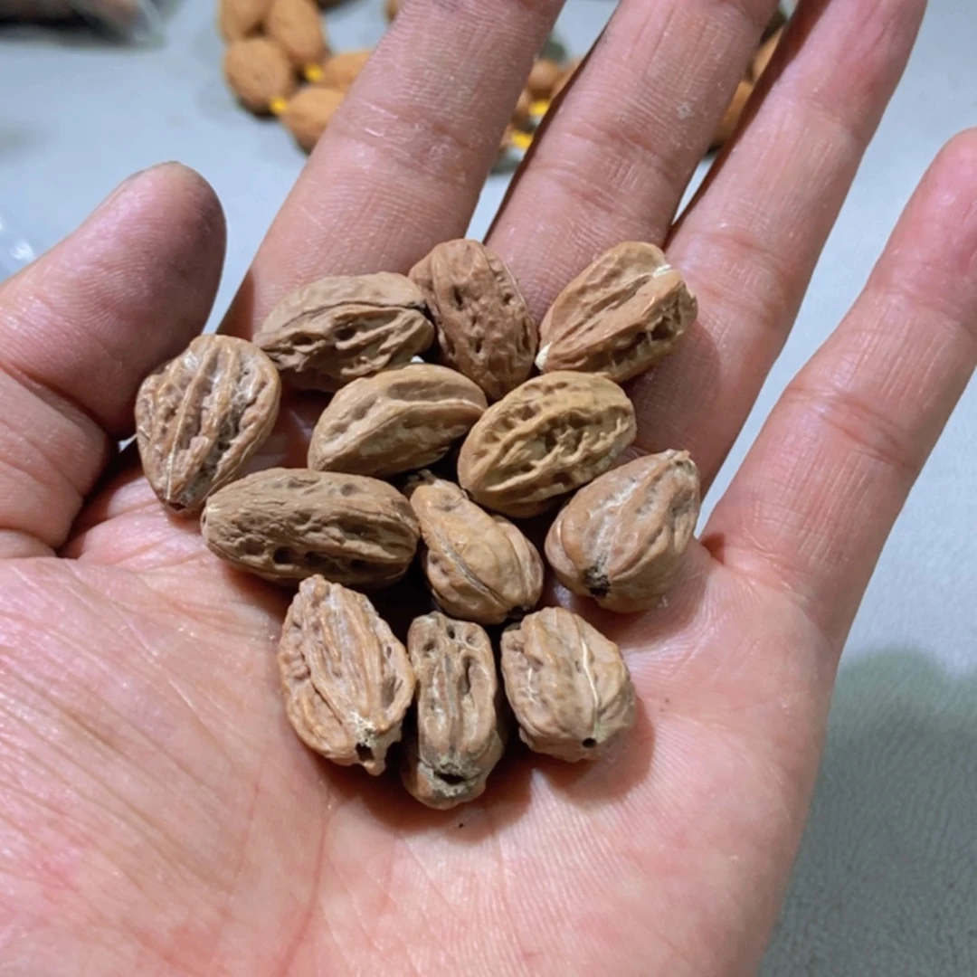 文玩核桃吊坠异形秋子