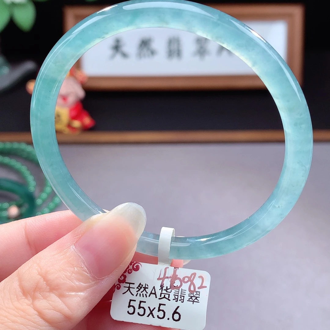 未镶嵌手镯（圆镯）翡翠