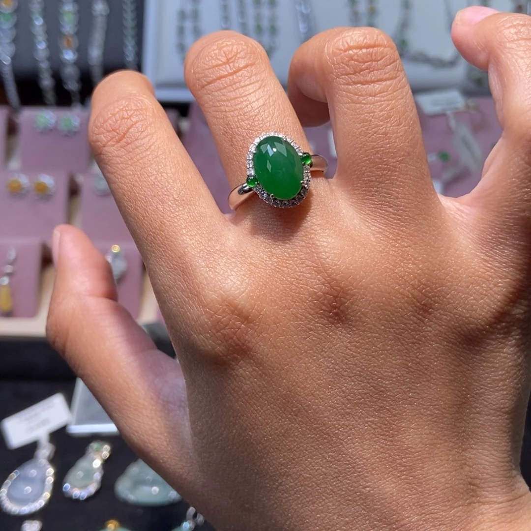 翡翠18K金镶嵌戒指纯天然缅甸翡翠A货戒指