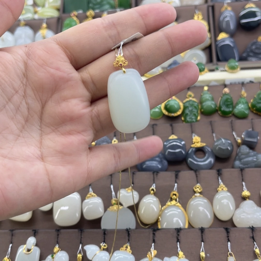 和田玉18K金镶嵌吊坠(赠链)