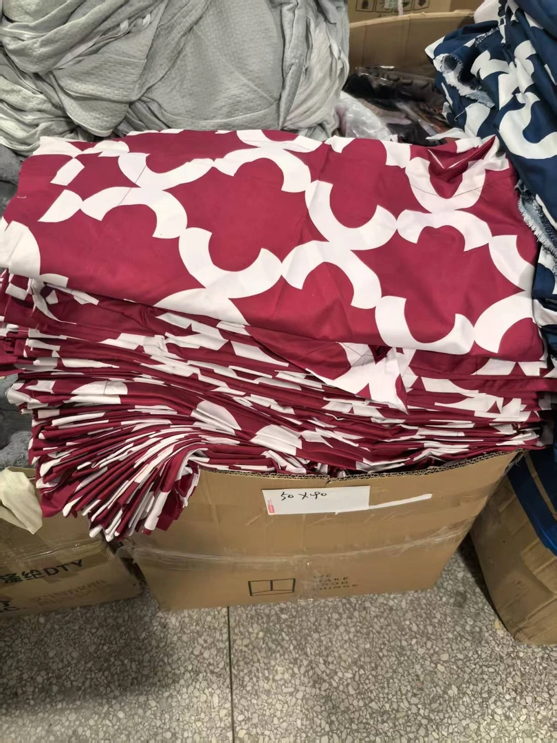 《厚广家》3楼50×90红白花纹款化纤枕套 发2对