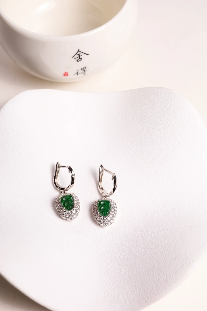 天然A货翡翠正阳绿叶子造型耳饰轻奢国风珠宝多样性发一对