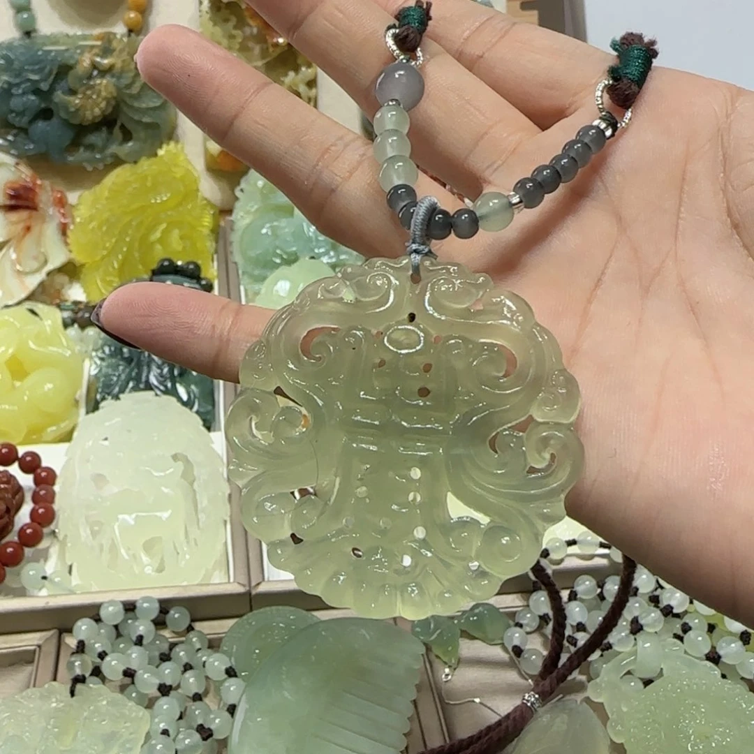 未镶嵌蛇纹石玉吊坠