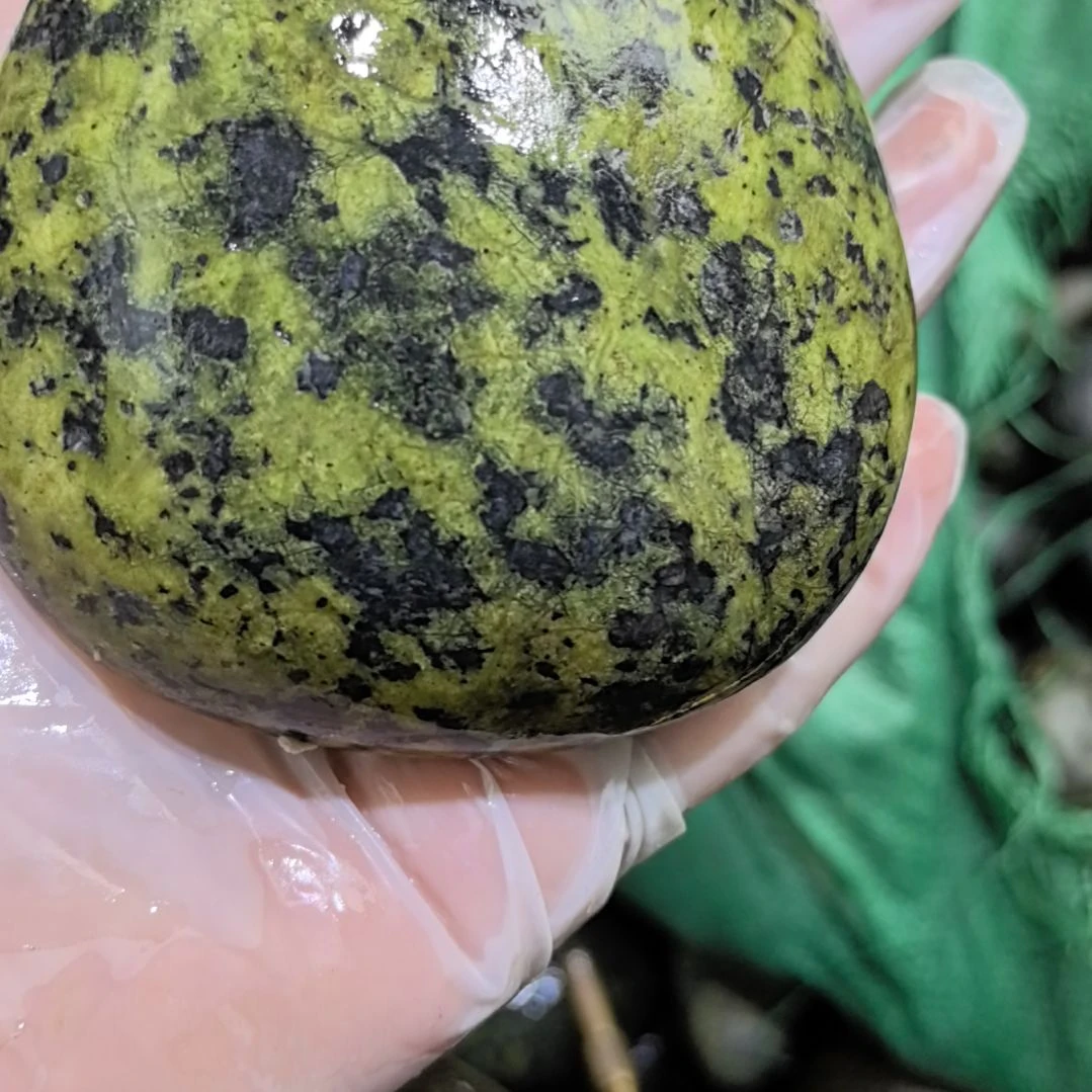 鸡***宝有机玻璃藏玉药王石原石摆件一个