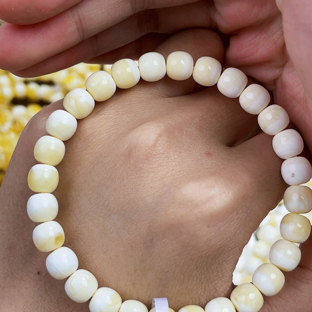 琥珀未镶嵌裸石7.5漆白浓蜡