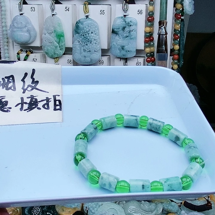 颈饰足铂镶嵌翡翠翡翠