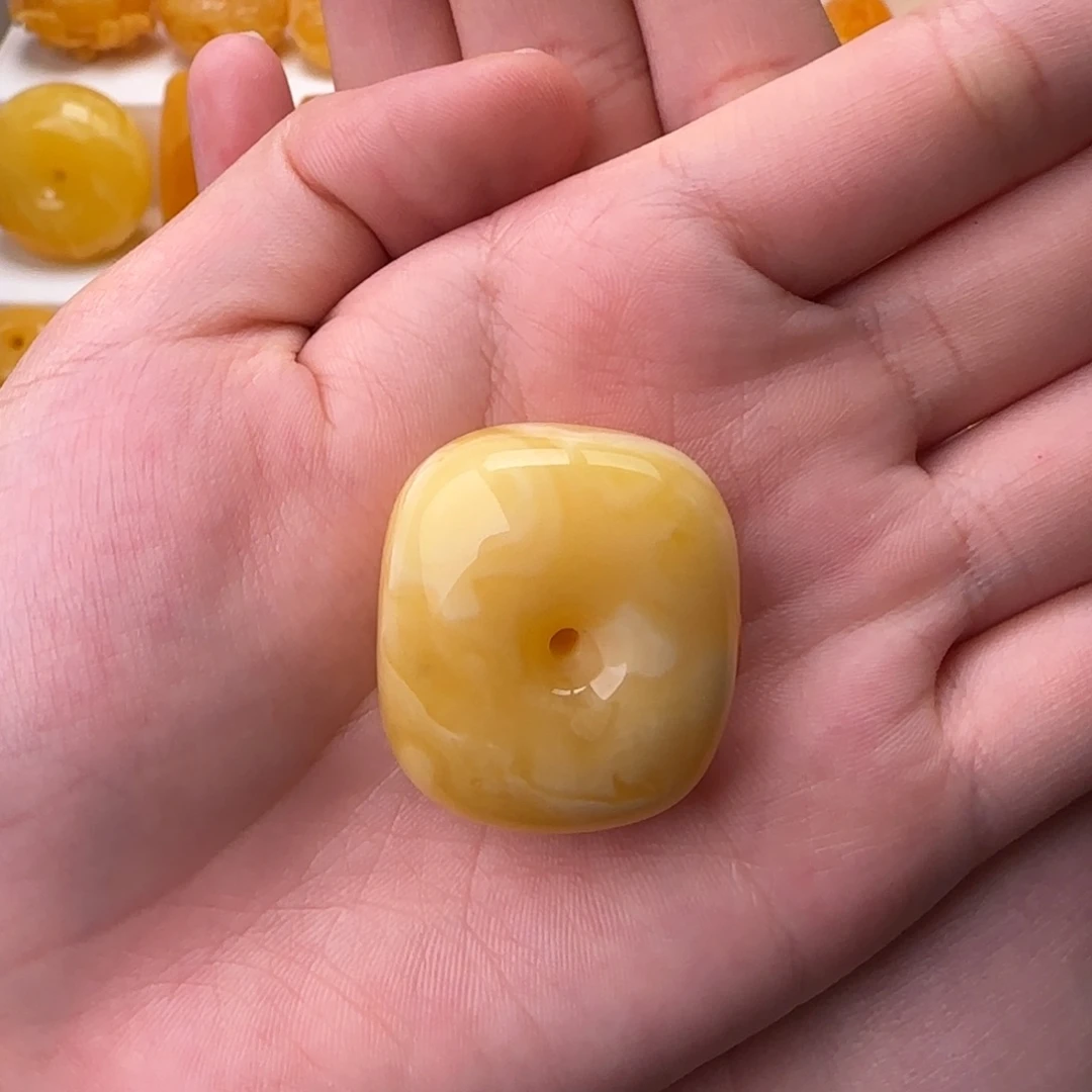 琥珀未镶嵌颈饰藏扣