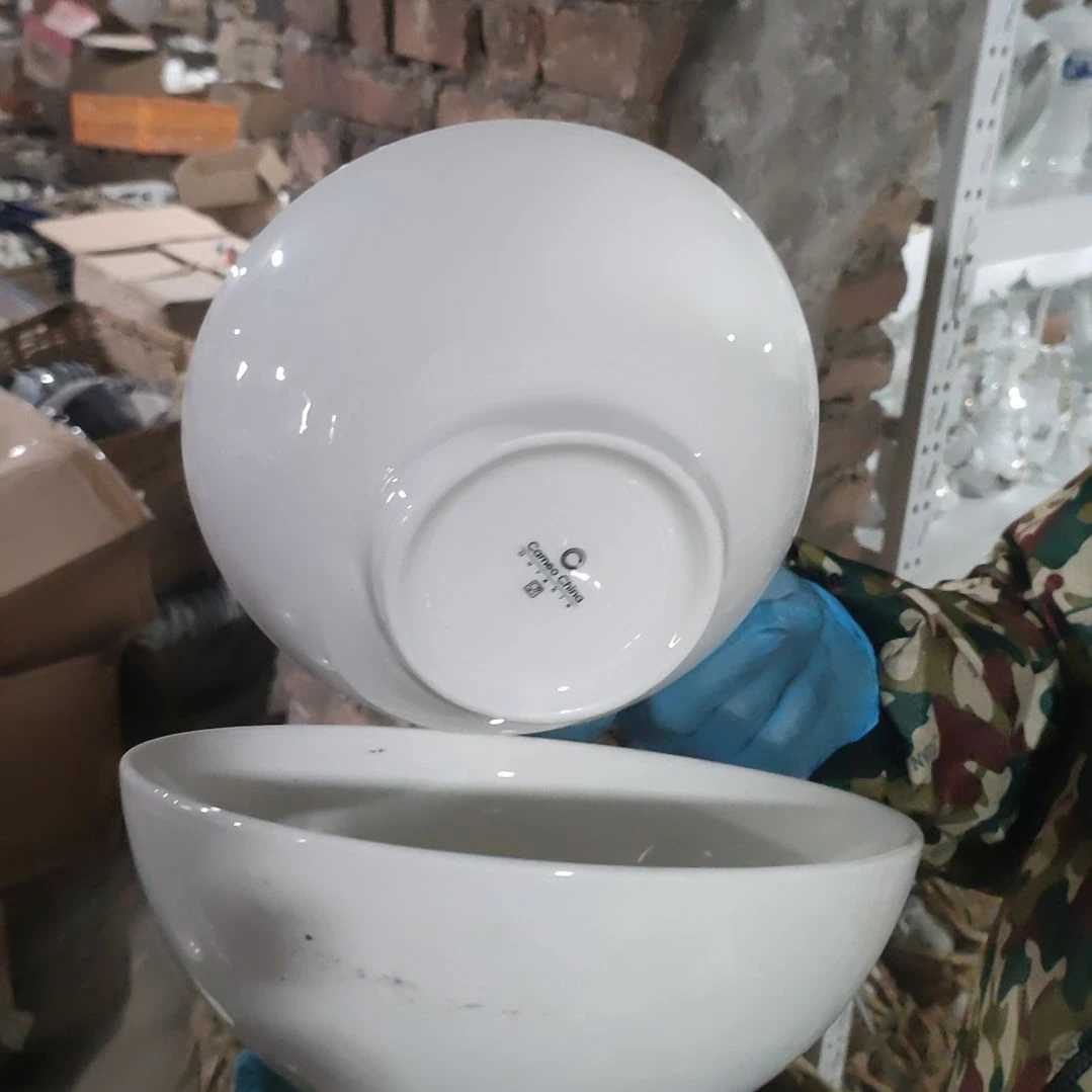 摆件盘子碗茶壶啥都有