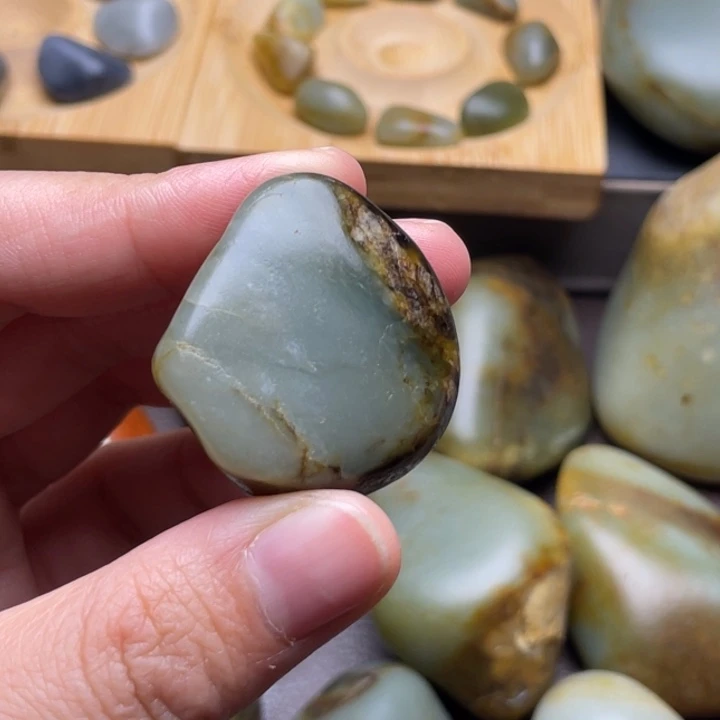 和田玉未镶嵌颈饰2