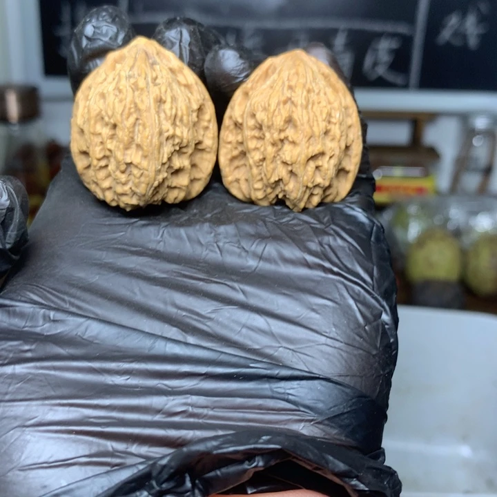 吊坠文玩核桃南疆石核桃一对