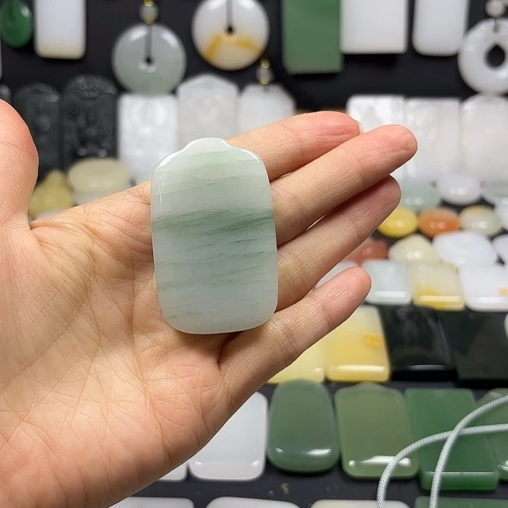 石英质玉（金丝玉）未镶嵌颈饰