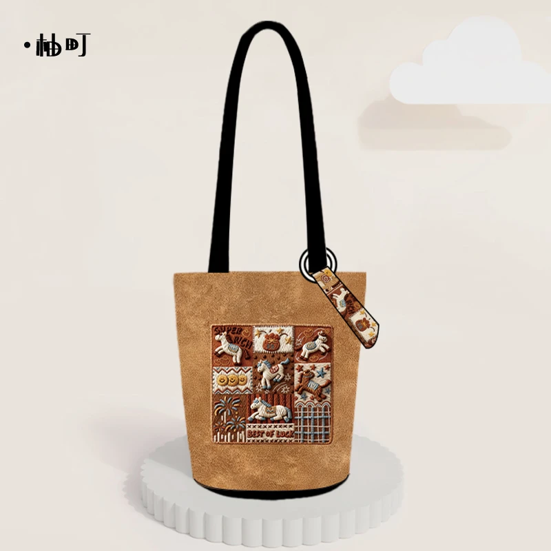 柚町插画师设计刺绣风格小马长水桶包风感品质水桶包休闲动漫