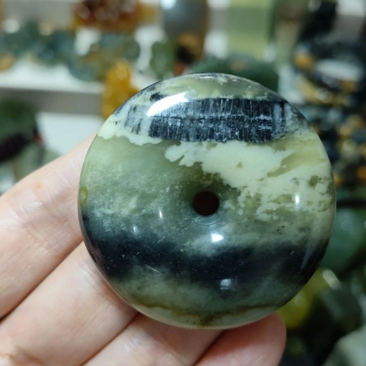 岫玉未镶嵌平安扣