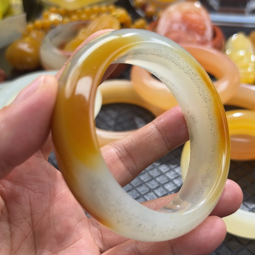 石英质玉未镶嵌颈饰