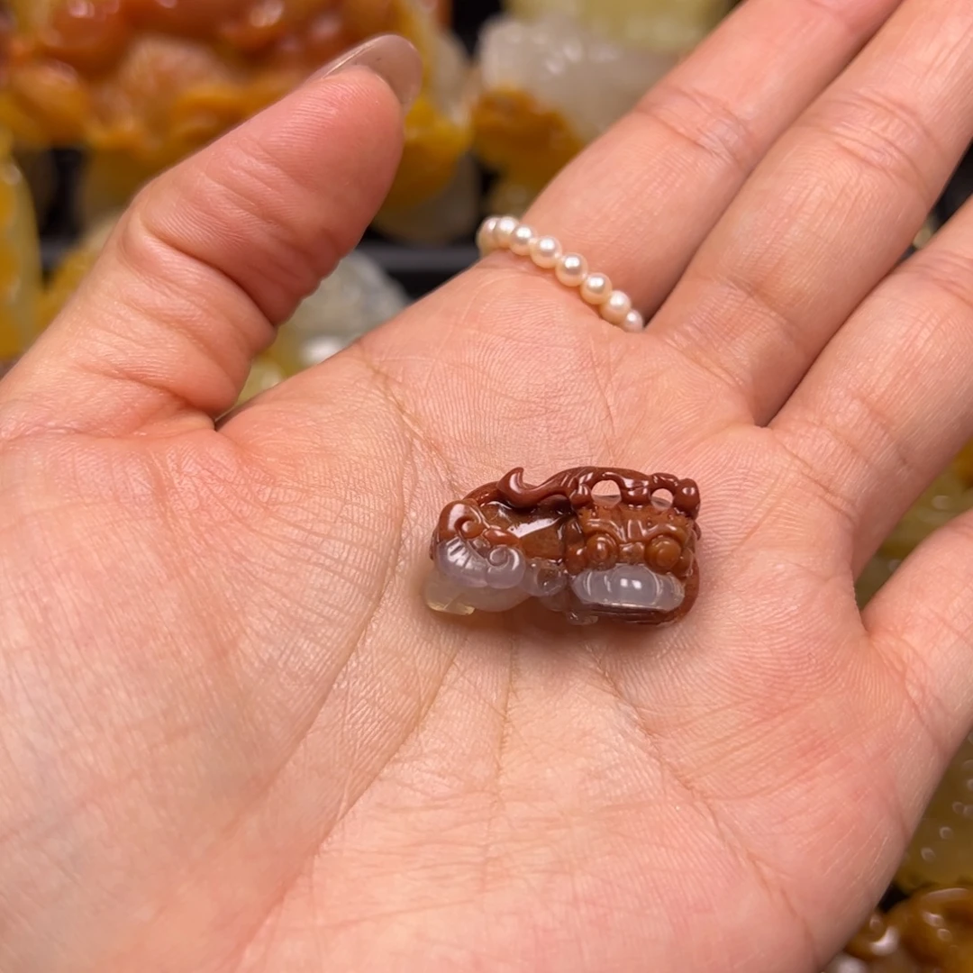 石英质玉（黄龙玉）未镶嵌颈饰
