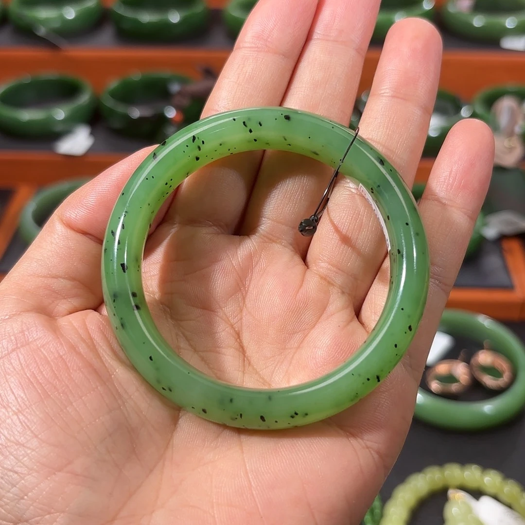 和田玉未镶嵌手镯苹果绿