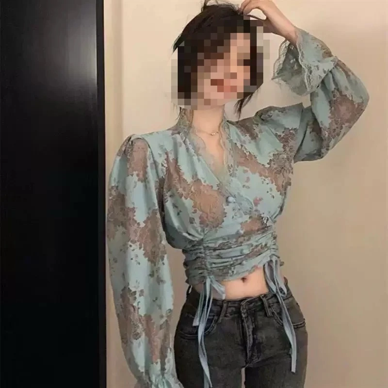 Yi+5015辣妹抽绳蕾丝上衣