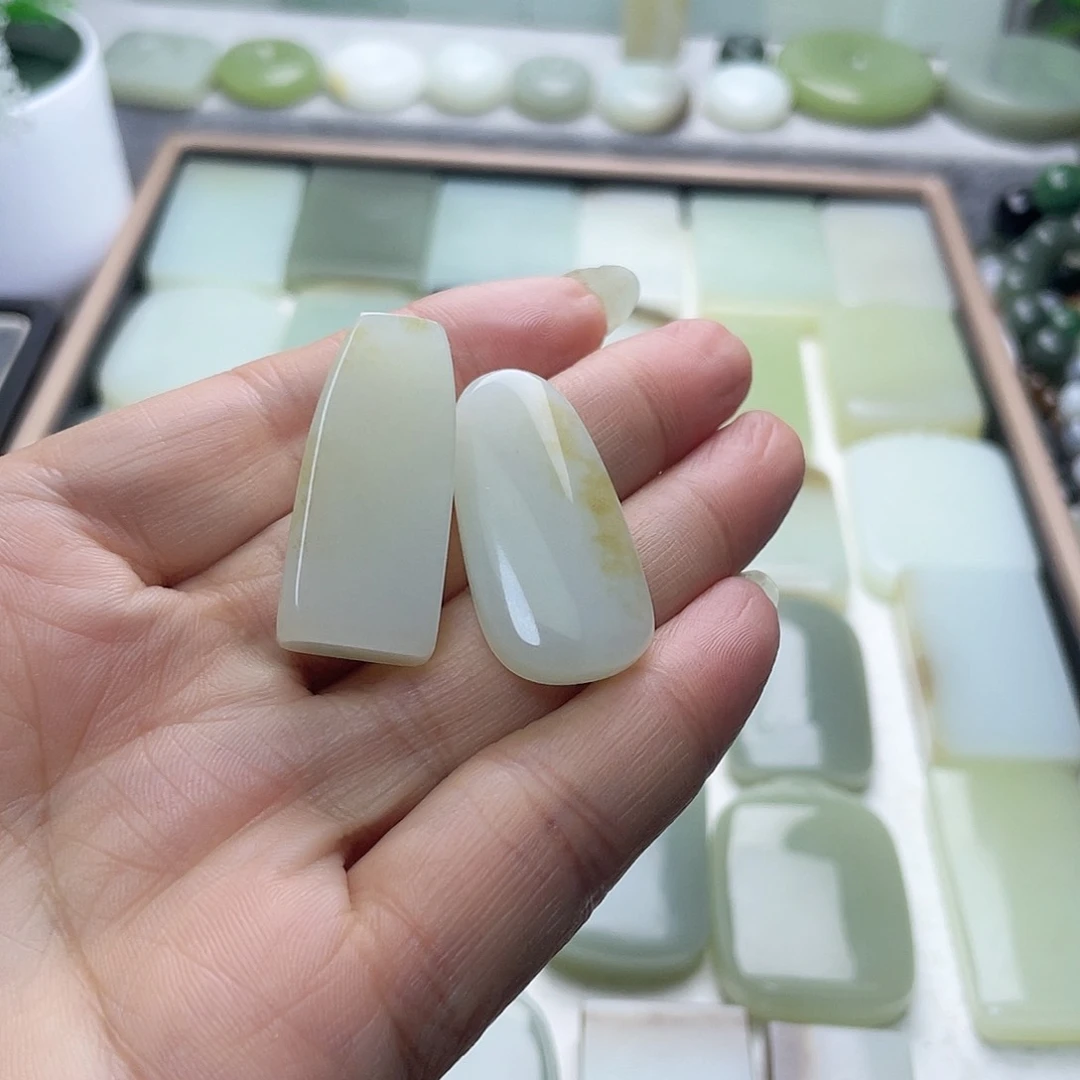 颈饰未镶嵌和田玉（糖玉）星**语