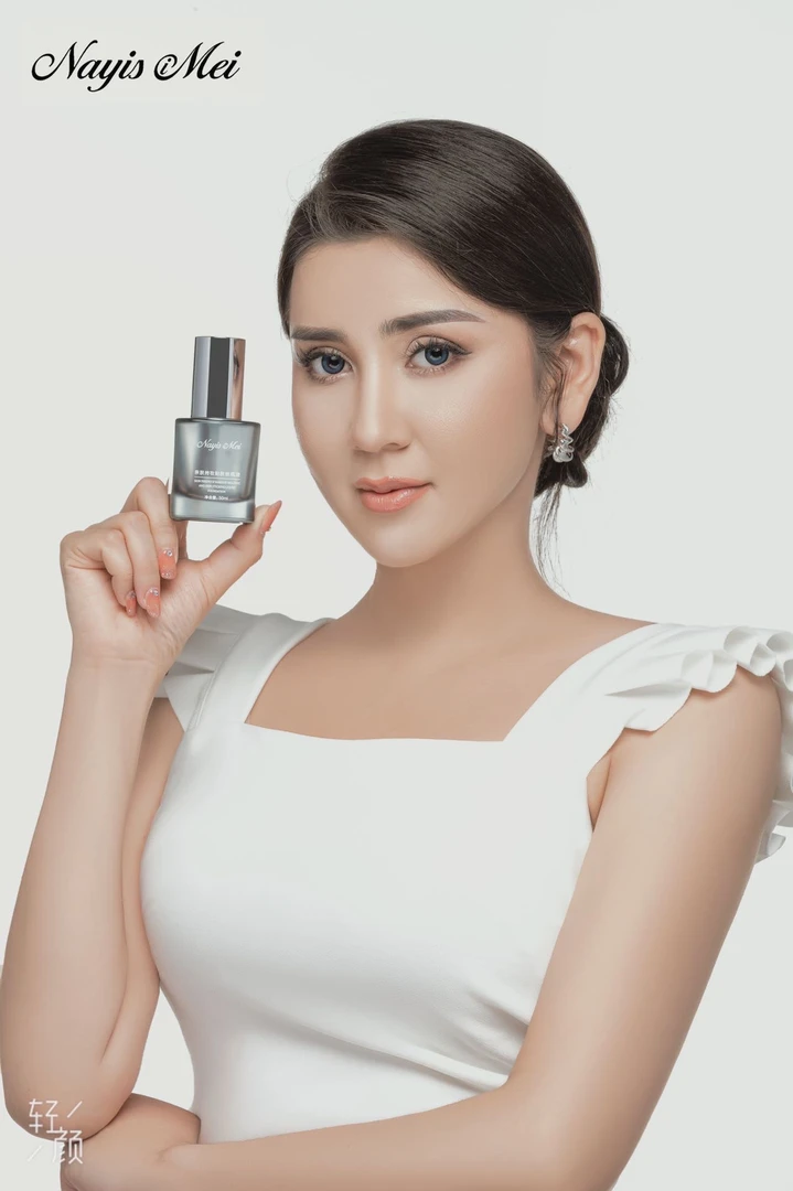 无品牌亲肤特装贴肤粉底液保湿持妆提亮肤色敏感肌轻颜透亮