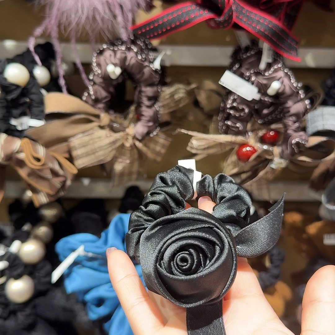 布艺非金属黑色花朵