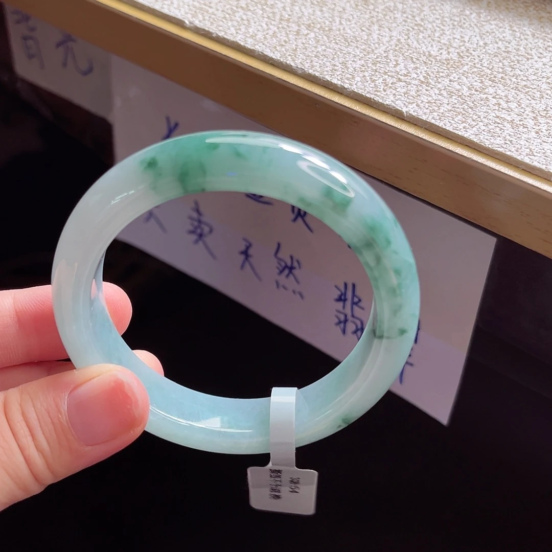 翡翠手镯未镶嵌手镯