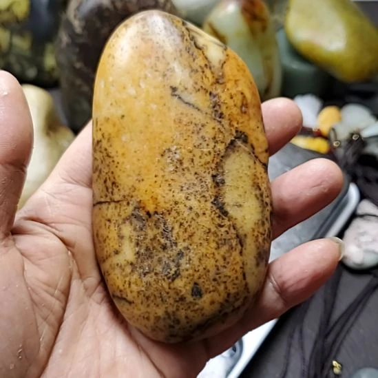 和田玉未镶嵌把件