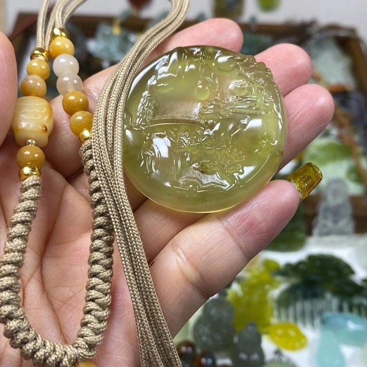 未镶嵌蛇纹石玉吊坠