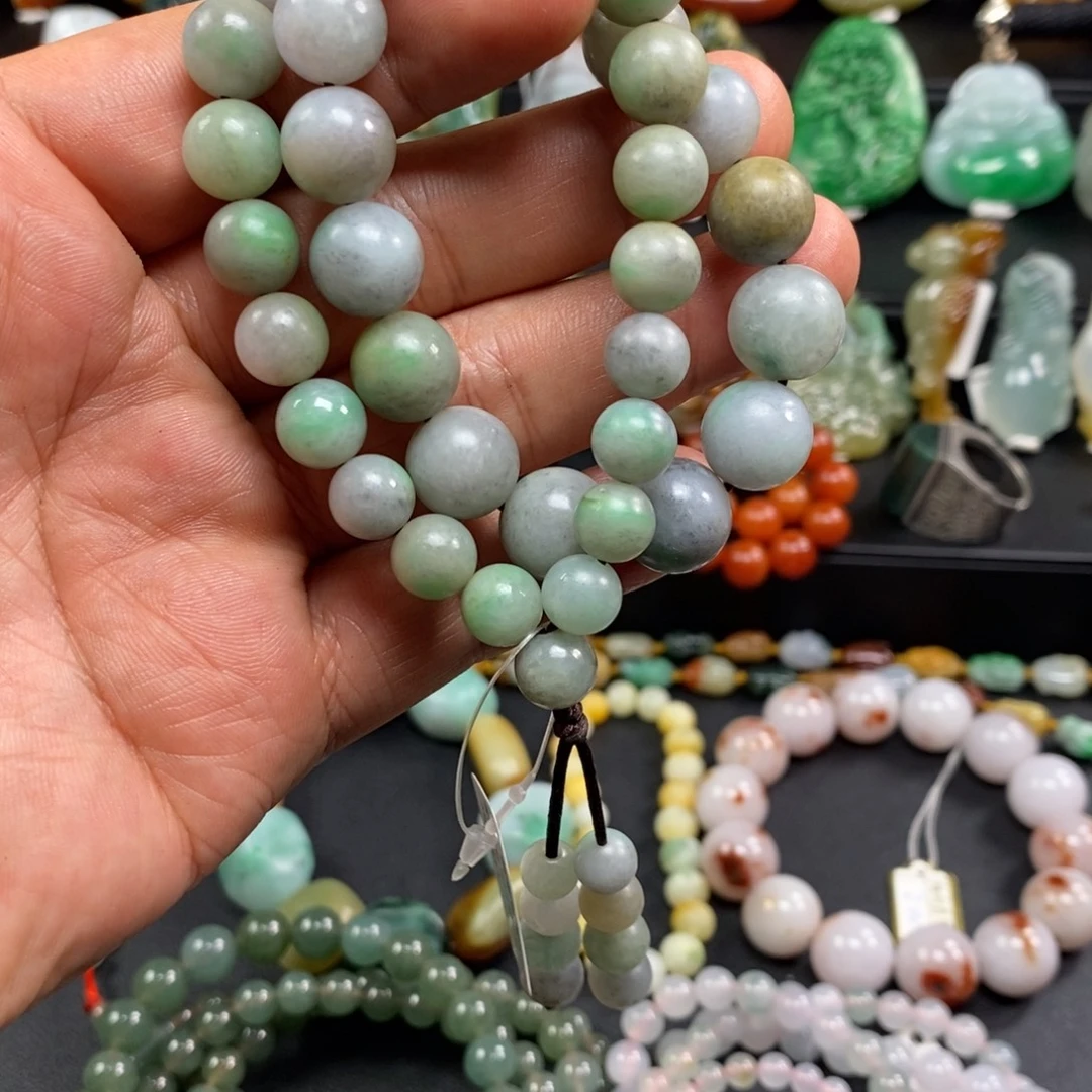 翡翠未镶嵌手串手持
