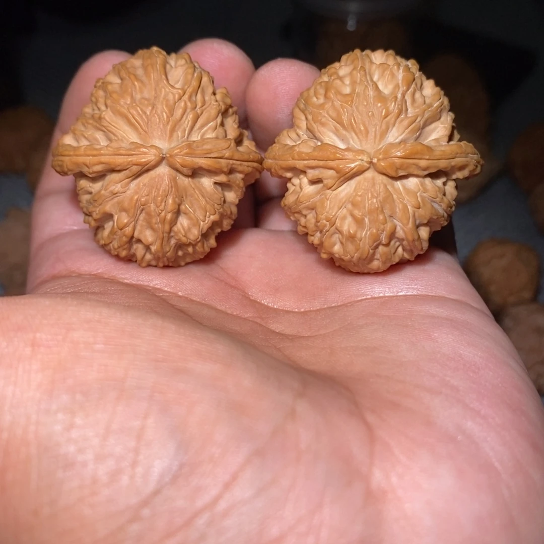 桃核吊坠40尺球白