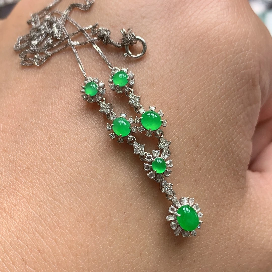 翡翠18K金镶嵌颈饰