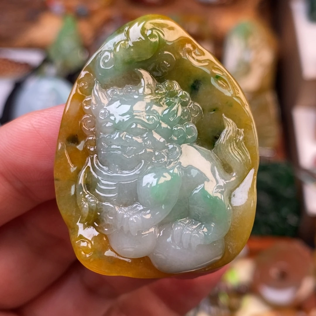 翡翠未镶嵌颈饰吞金兽