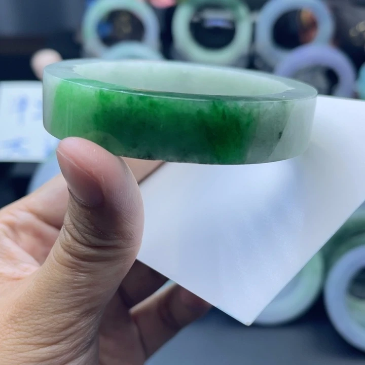 未镶嵌手镯定制翡翠