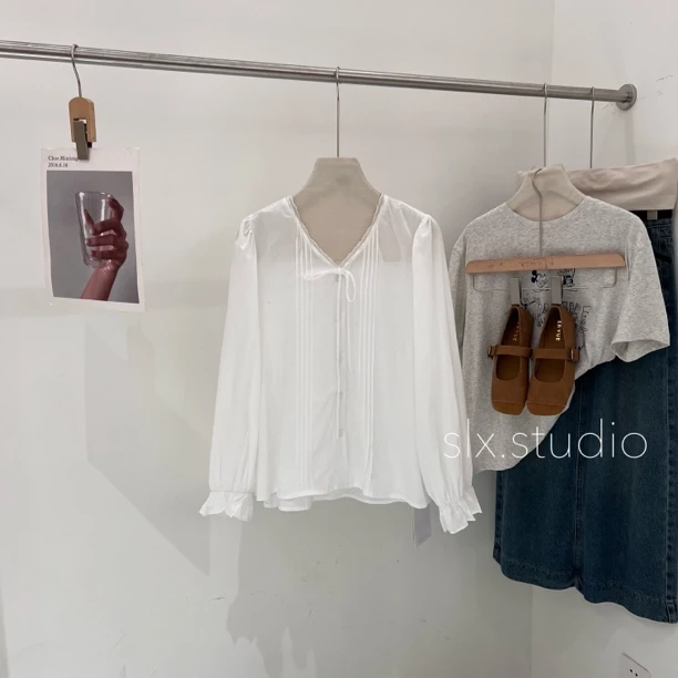 slx@ 919 绑绳V领蕾丝小衫