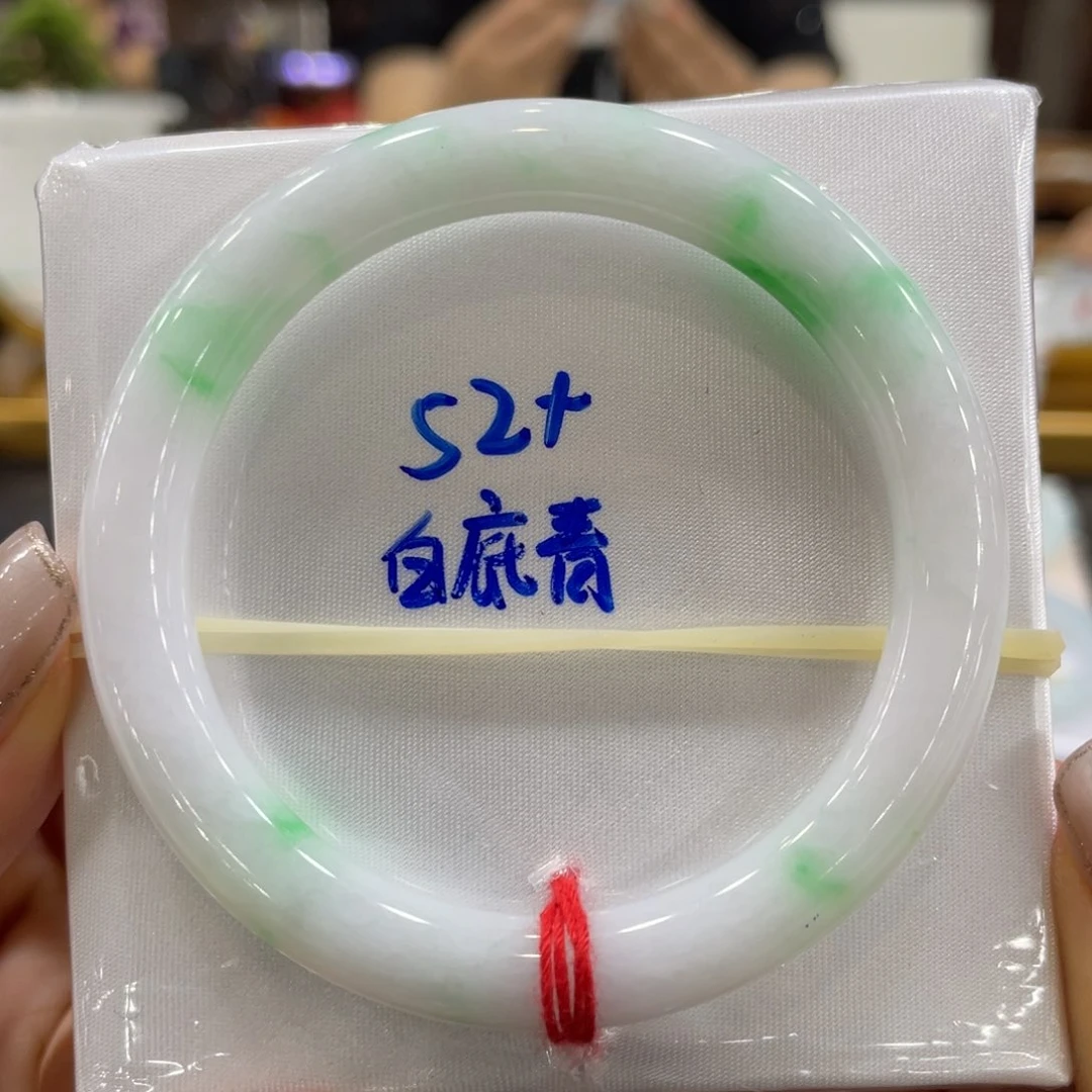 翡翠手镯未镶嵌翡翠