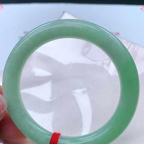 翡翠手镯（圆镯）未镶嵌51 号翡翠手镯