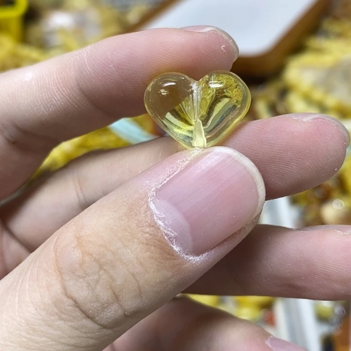 蜜蜡未镶嵌裸石吊坠