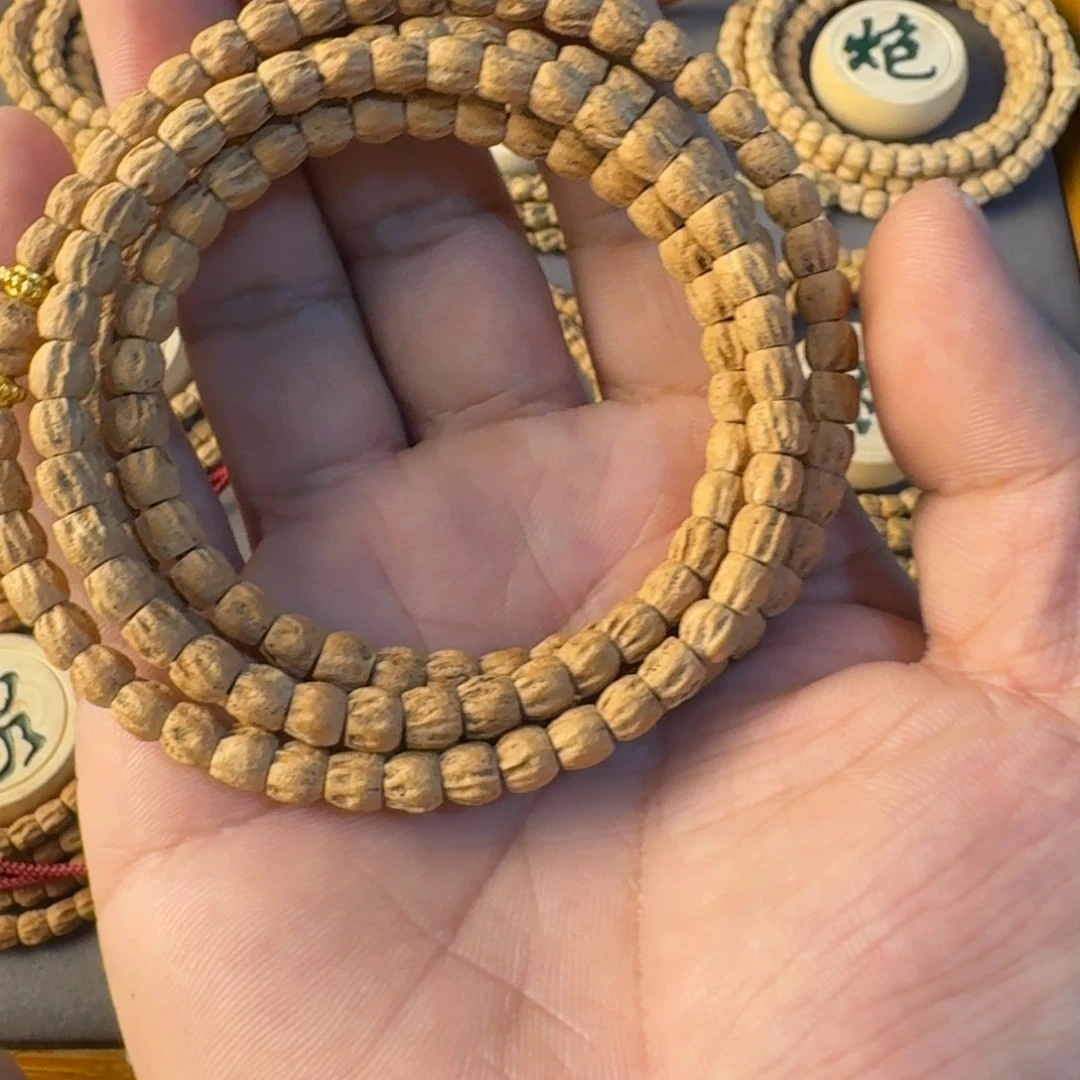 嘿***孩柏香籽/百香籽吊坠