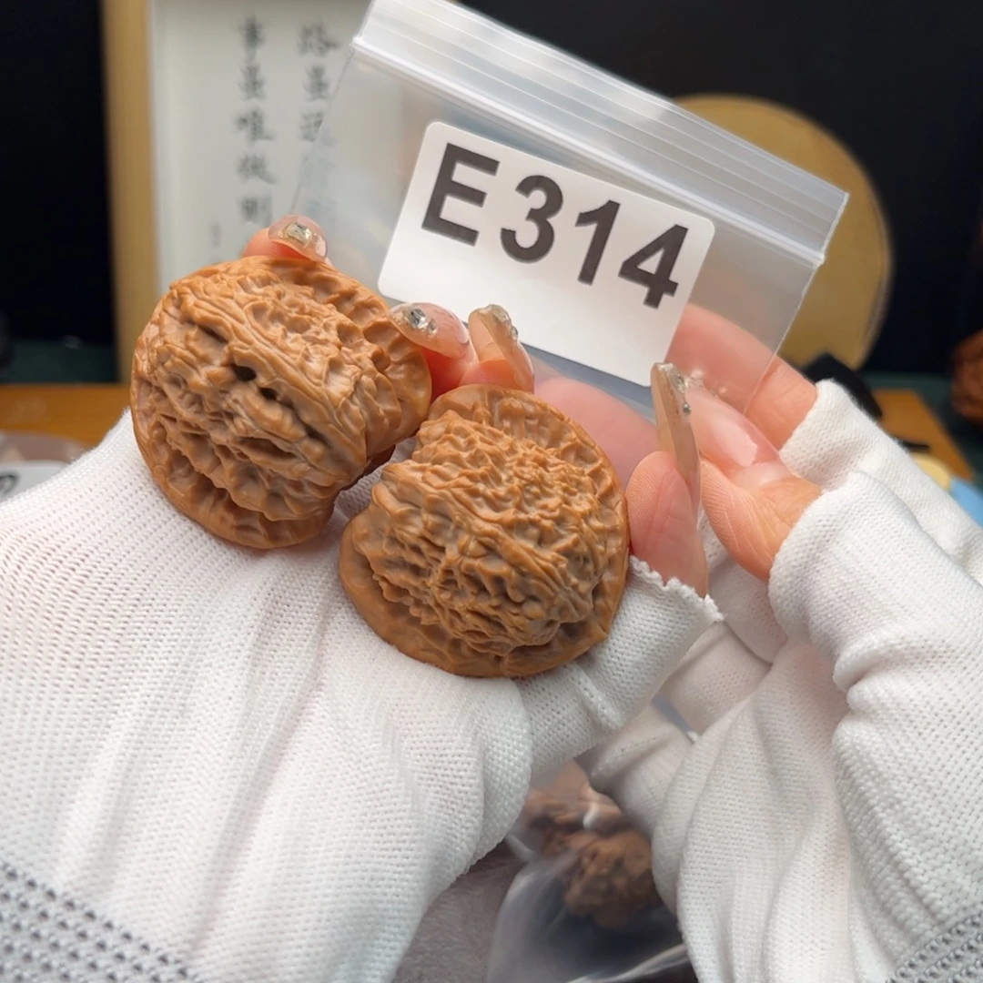 文玩核桃把件40三角白e314