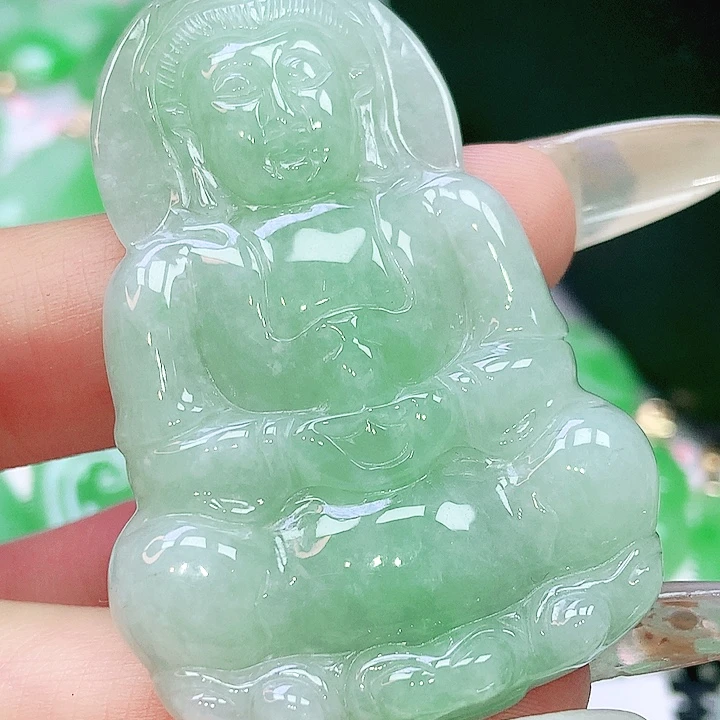 翡翠未镶嵌颈饰多样性发其一