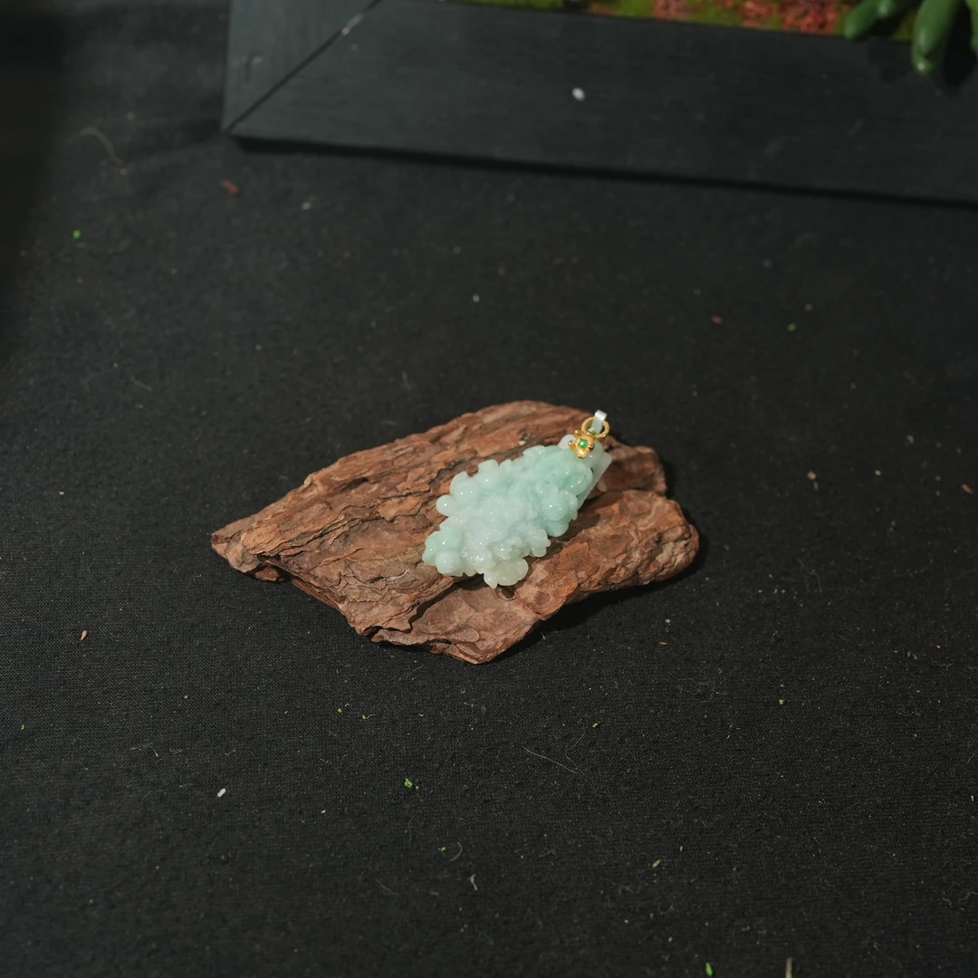 12.13香港王老板-翡翠吊坠k1115