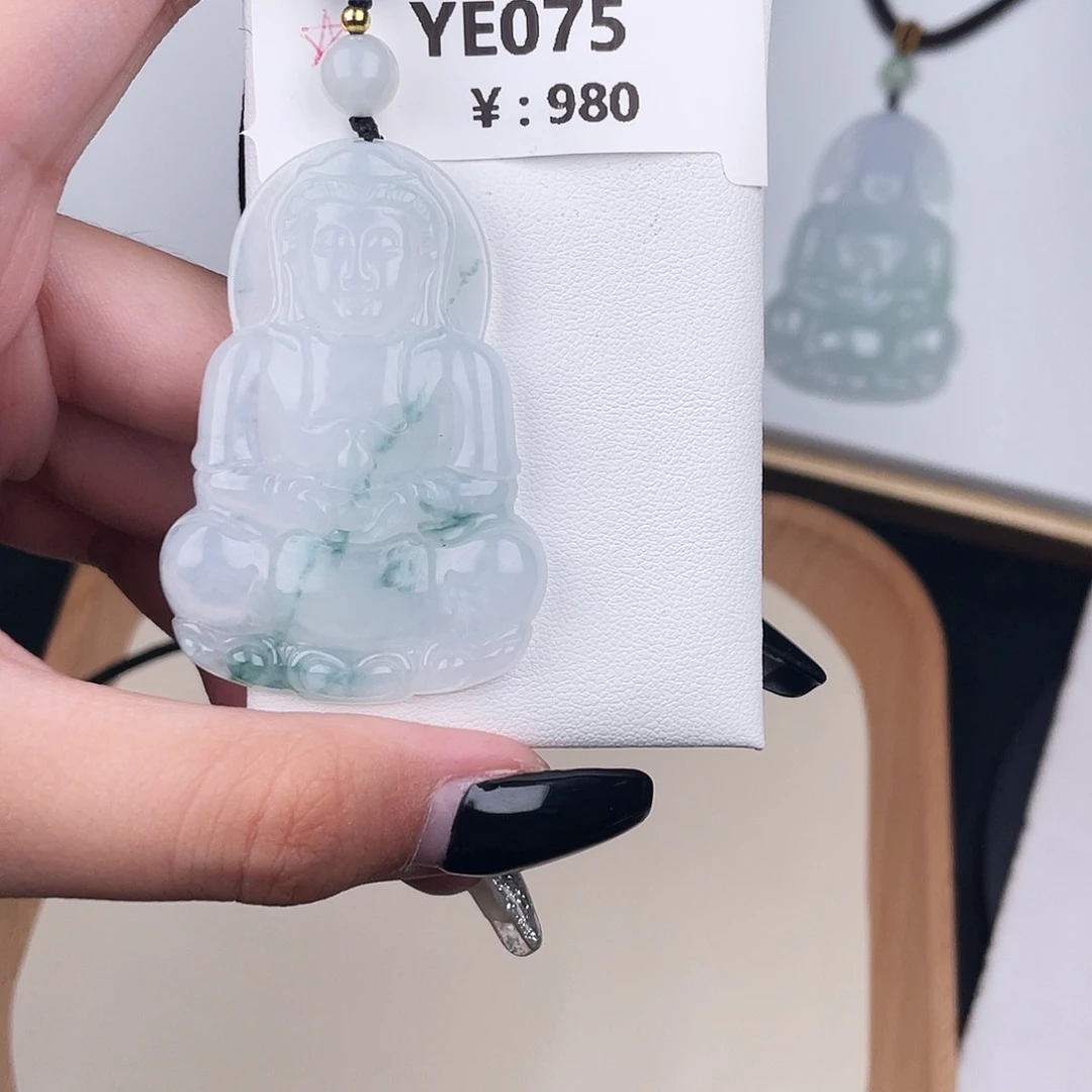 翡翠未镶嵌颈饰YE075